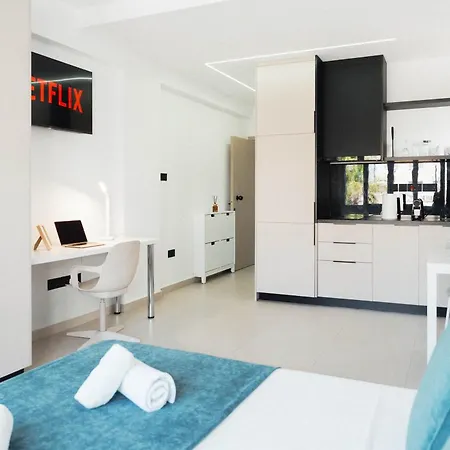 Modern 2 Walk To Beach, Shops & Dining By Cyprus Horizons Apartment