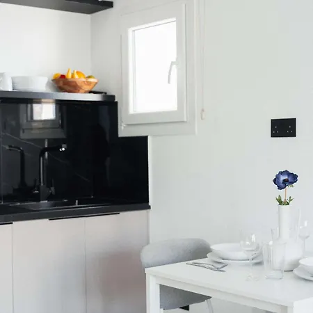 Modern 2 Walk To Beach, Shops & Dining By Cyprus Horizons