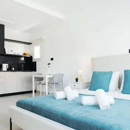 Modern 2 Walk To Beach, Shops & Dining By Cyprus Horizons Limassol